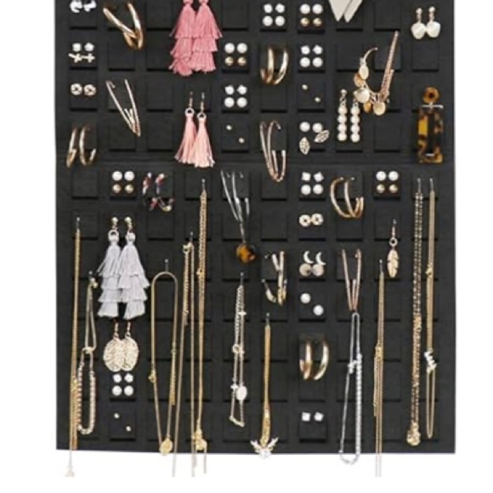 FREE WITH BUNDLE NWT Earring Organizer​​ - Picture 5 of 7